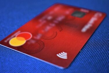 Płacił za zakupy skradzioną kartą