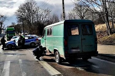 Potrącenie na przejściu dla pieszych. Jedna osoba trafiła do szpitala