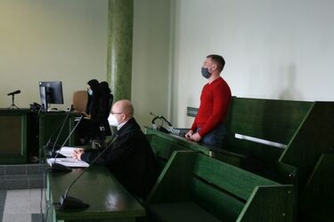Blokował marsz równości i rzucał w policjantów kostką brukową. Usłyszał wyrok