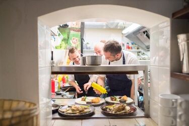 Smacznie, zdrowo i bez wysiłku. Skąd zamówić w Białymstoku catering wielkanocny?