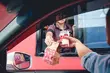 Ruch w fast foodach spadł w kraju o ponad 40%. Najbardziej w Podlaskiem