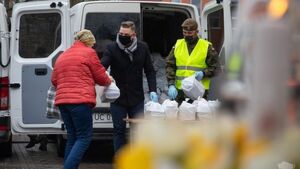 Potrzebujący otrzymali wielkanocne paczki [ZDJĘCIA]