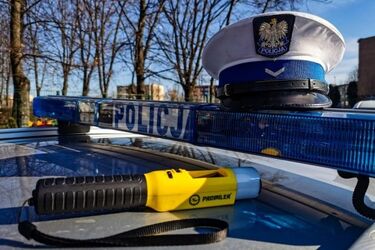 Zwalczanie COVID-19. Kontrole i mandaty