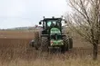Na 71-latka stoczył się ciągnik rolniczy