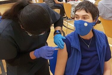 Szczepienia przeciwko COVID-19 w zakładach pracy. Będą bez ograniczeń wiekowych