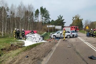 DK 65. Zderzenie 4 osobówek. Jest ofiara śmiertelna
