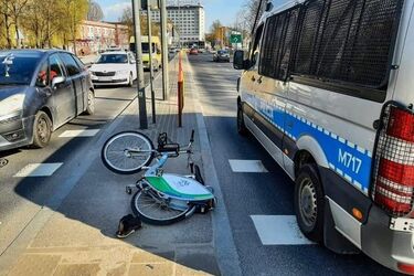 Potrącenie rowerzysty na al. Piłsudskiego. Sprawca uciekł