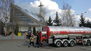Pożar kościoła Kolbego. Jego dach był właśnie wymieniony [ZDJĘCIA] 