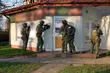 W nielegalnym salonie gier znaleźli m.in ręczne miotacze gazu
