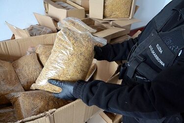 Paczki z "niespodzianką". Nielegalne towary w przesyłkach kurierskich