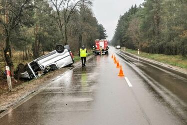 DK65. Wypadek po niebezpiecznym wyprzedzaniu