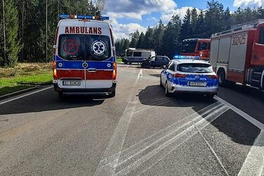 DK65. Doszło do zderzenia dwóch aut. Trzy osoby zostały zabrane do szpitala