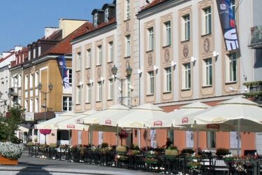 Restauratorzy z centrum Białegostoku będą musieli dwukrotnie zdemontować ogródki