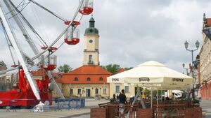 Trwa rozkładanie ogródków. Restauracje i bary otworzą się już o północy [ZDJĘCIA]