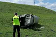 Tym razem groźne dachowanie i wywrotka na rondzie. Kolejne wypadki w regionie