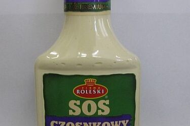 GIS ostrzega przed sosem czosnkowym. Może być groźny dla osób uczulonych