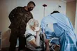 Infolinia dla seniorów. Terytorialsi pomagają przy szczepieniach przeciw COVID-19