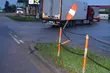 Najechał na znak drogowy i barierę ochronną. Może nie doszłoby do tego, gdyby był trzeźwy