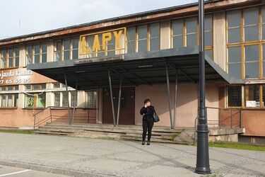 Jest zamknięty i obskurny. Czy dworzec kolejowy w Łapach zostanie odnowiony?