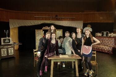 Przesada? Spektakl o wybaczaniu i lubieniu się