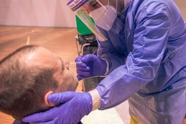 Zarażeń mało, ale liczba zgonów wciąż niepokojąca