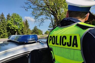 Ciężarówka przebiła barierki i zablokowała trasę w stronę Warszawy