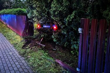 Na rauszu staranował ogrodzenie. Może trafić za kratki na 2 lata