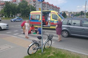 Potrącenie na przejściu dla pieszych. 65-latką zajmą się lekarze