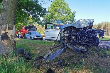 Podczas wyprzedzania busa straciła panowanie nad pojazdem. Doszło do wypadku