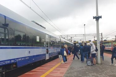 Podróże pociągami. Ilu Podlasian korzysta z tego środka transportu?