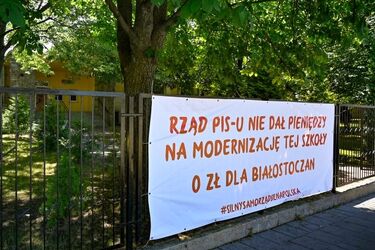 Spór o banery. Prezydent odpowiada na zarzuty kuratora oświaty