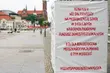 Instalacja o braku dofinansowań na szkoły stanęła także w centrum