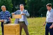 Już jest! Pierwszy miód z uniwersyteckiej pasieki