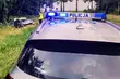 Dachowanie na łuku drogi. Dwie osoby w szpitalu
