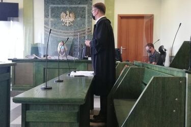 Odsłonił pierś nastolatki ze strajku klimatycznego. Jest ugoda