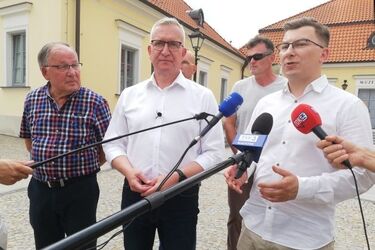 Kruszyniany. Marszałek powinien zapropnować pieniądze, a nie eskalować konflikt