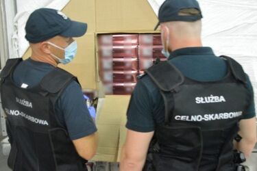 Miały być lody i ryby, a jest 1 mln paczek papierosów. Zatrzymano kontrabandę [WIDEO]