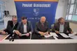 Samochód hybrydowy i ciągniki dla drogowców z powiatu