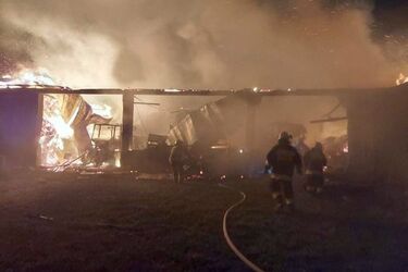 Pożar wybuchł w środku nocy. 11 zastępów walczyło z żywiołem przez kilka godzin