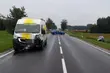 Bus najechał na osobówkę. Dwie kobiety i troje dzieci zabrano do szpitala