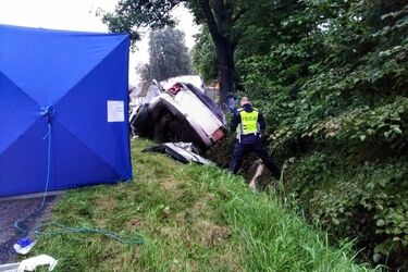 Uderzył w drzewo. Zginął na miejscu