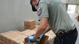 Kontrabanda na granicy. Białorusin przemycał 16 ton tytoniu do sziszy [WIDEO]