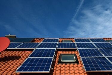 Blisko 2,7 mln zł na fotowoltaikę. Instalacje zamontują białostoczanie i choroszczanie