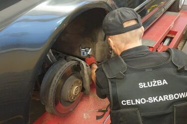 W silniku, w podłodze, w nadkolach. Białorusini próbowali przemycić papierosy