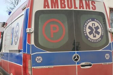 Atak na załogę karetki. Pijany mężczyzna szarpał i wyzywał medyków