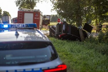 Wyprzedzał ciąg pojazdów. Młody chłopak w szpitalu
