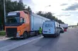 Przeciążona ciężarówka mknęła S8. Została usunięta na parking