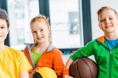 Te zajęcia rozruszają dzieciaki. Będą gry, ćwiczenia, ale też elementy twórczo-plastyczne