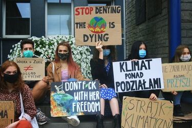 "Wspólne działanie lub wspólne wymieranie". Białostocka młodzież wychodzi na ulice