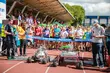 Znów pobiegną w sztafecie. Pomogą przy okazji dzieciom